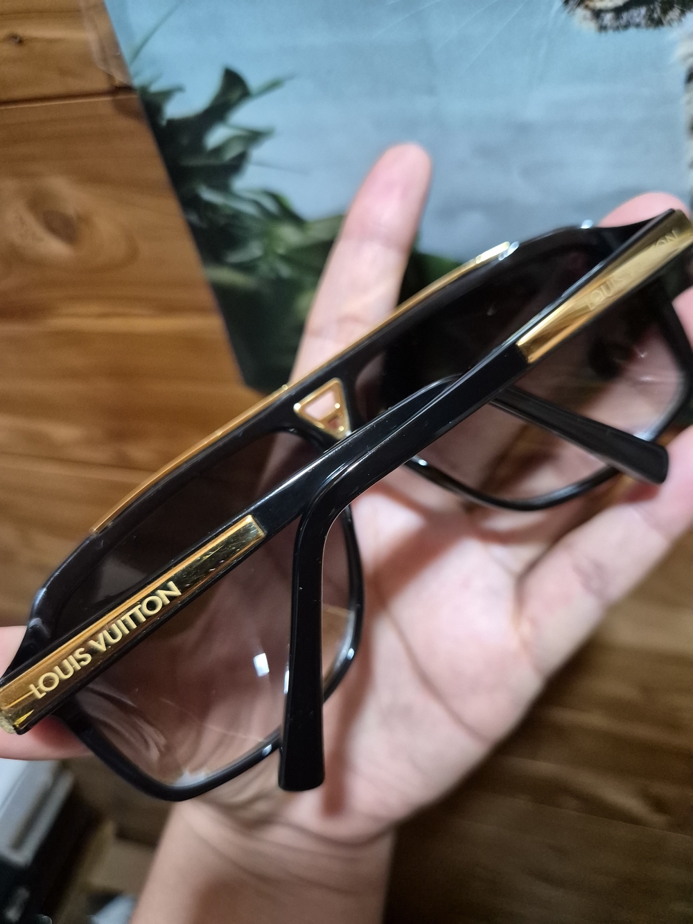 Louis Vuitton Black and Gold Oversized Sunglasses - Picture 4 of 9